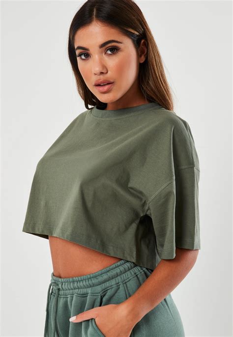 oversized crop top for women.